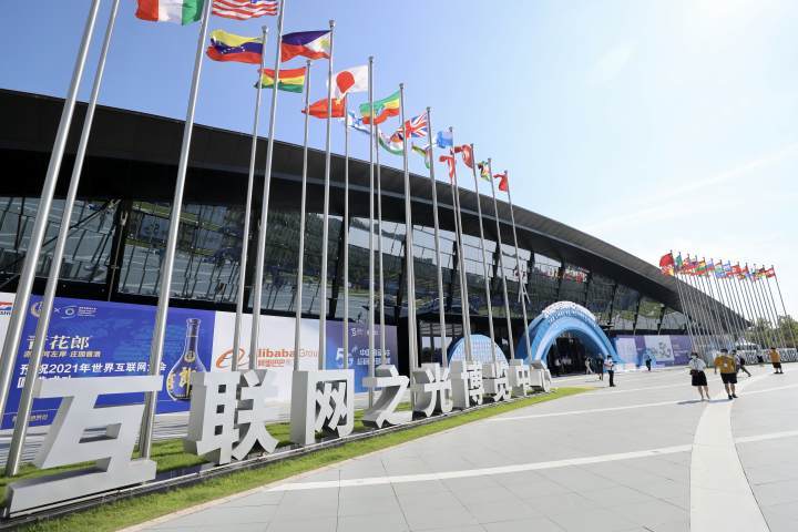 互聯(lián)網(wǎng)擁抱經(jīng)濟(jì)新聞稿件(互聯(lián)網(wǎng)擁抱經(jīng)濟(jì)新聞稿件怎么寫)