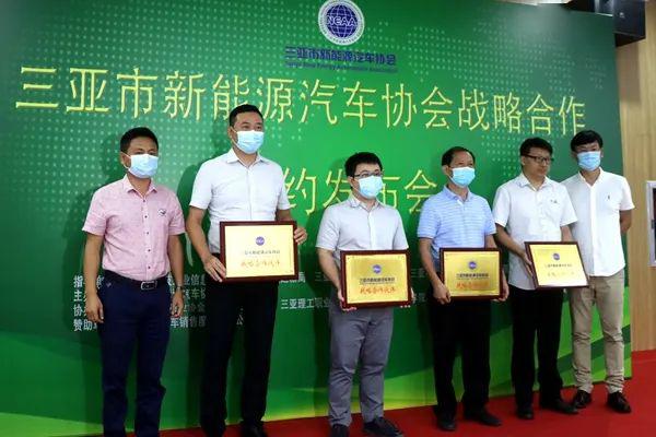 互聯(lián)網(wǎng)新聞新能源汽車(chē)論壇(新能源智能汽車(chē)投資與創(chuàng)新論壇)